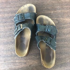 •Betula•Etched Paisley Print Sandals